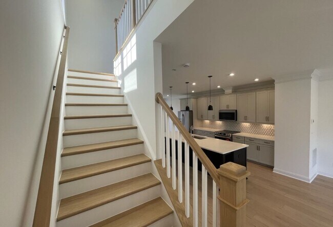 Building Photo - 4008 Varick St