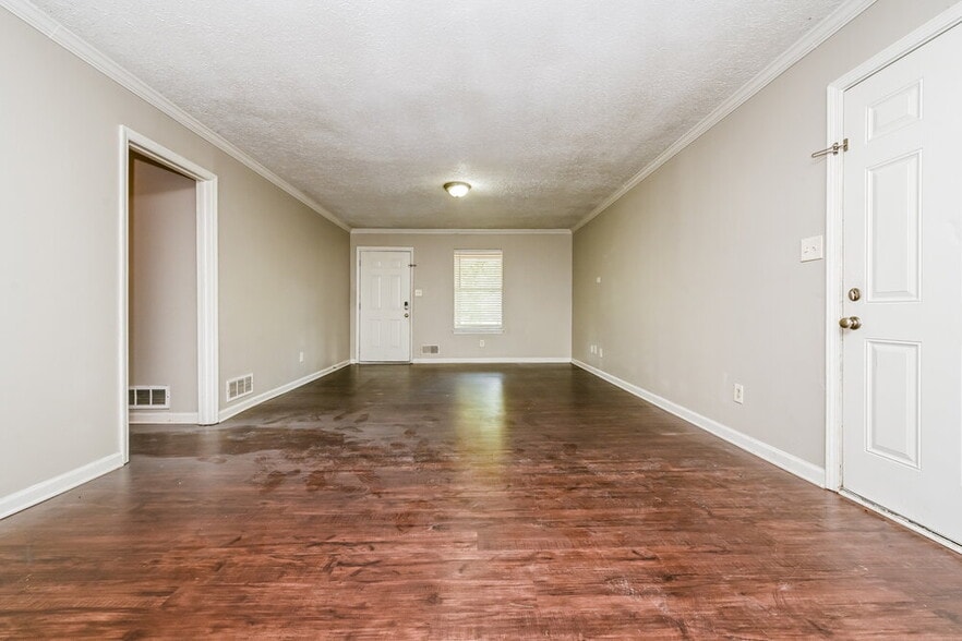 Building Photo - 3201 Chippewa Dr