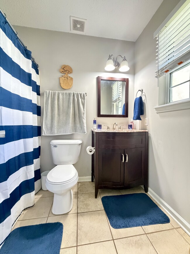 Building Photo - 159 Brenda Dr