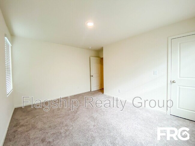 Building Photo - 300 Kenison Way