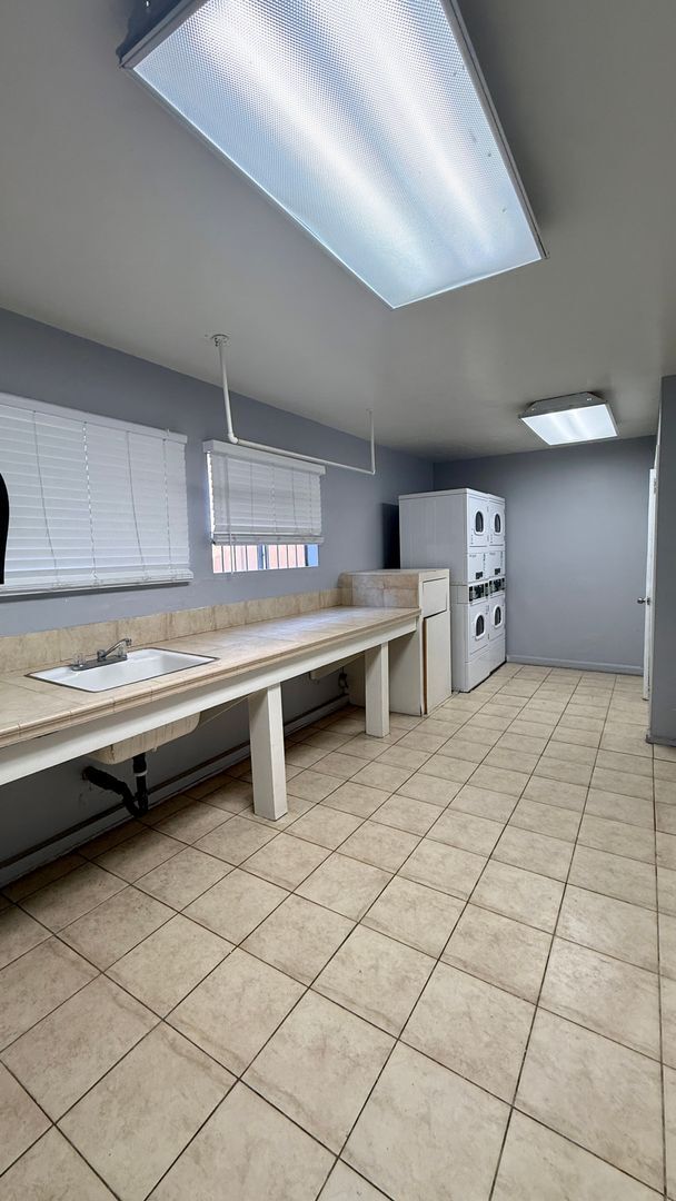 Building Photo - Stunning 2 bedroom, 1.5 bathrooms, 2 story townhouse for rent in Allure Condos in Serra Mesa!