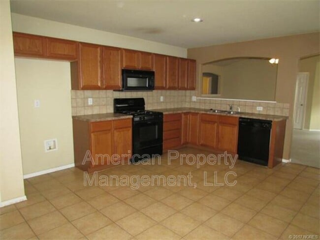 Building Photo - 11108 N 143rd E Ave