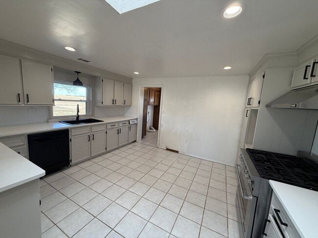 Building Photo - Spacious 2 Bedroom on 1 Arce -Texico Schools