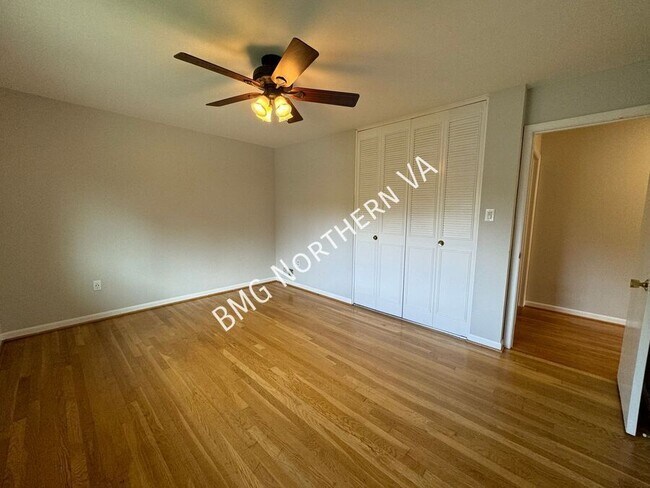Building Photo - 5406 Gainsborough Dr