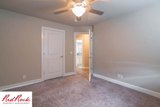 Building Photo - Spacious 4 Bedroom, 2.5 Bathroom Centrally...