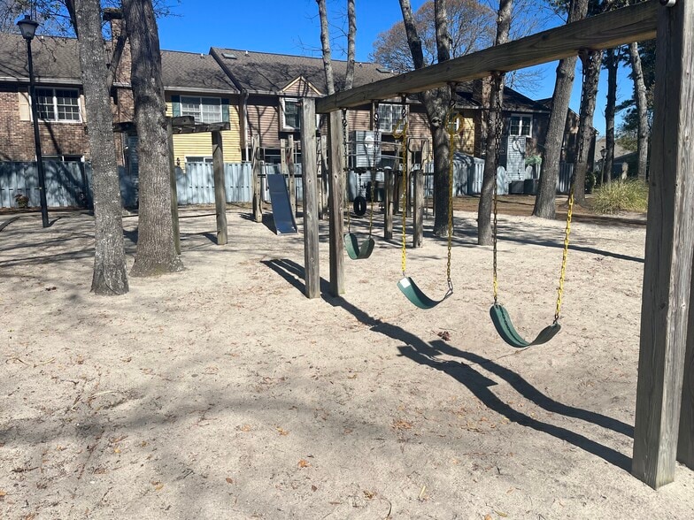 Huge family friendly playground - 830 44th Ave N