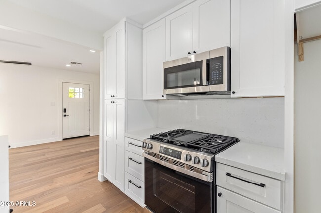 Building Photo - 9042 N 3rd Ave