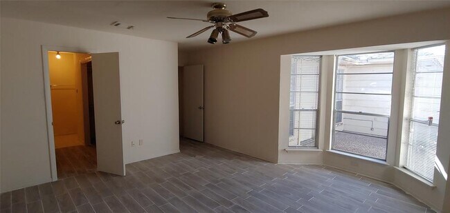 Building Photo - 10822 Lynbrook Dr