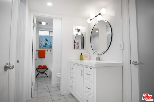 Building Photo - 943 12th St