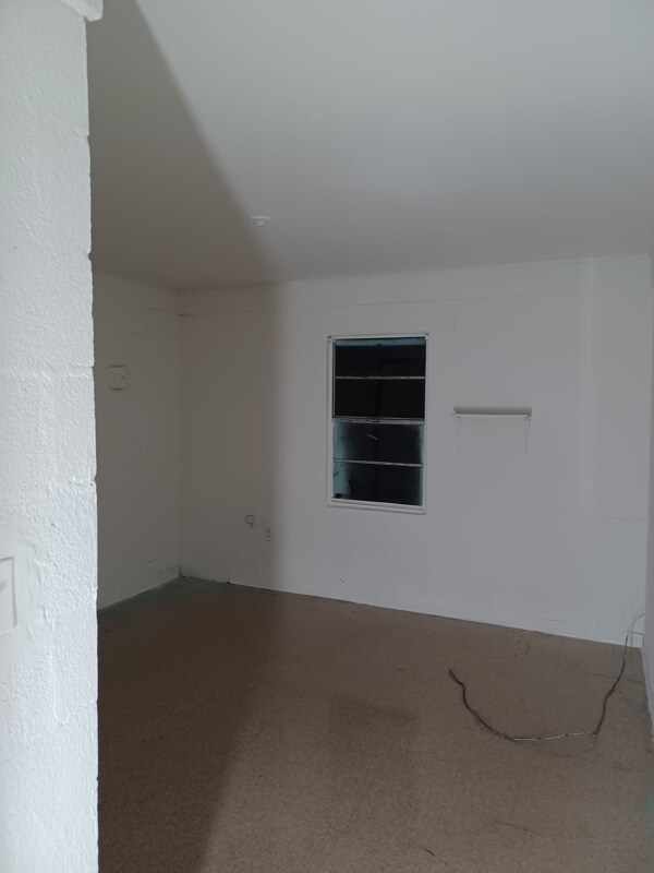 Building Photo - 906 E Lucas Ave