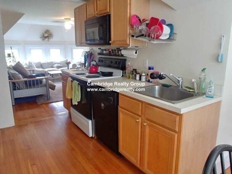 Building Photo - 1550 Cambridge St