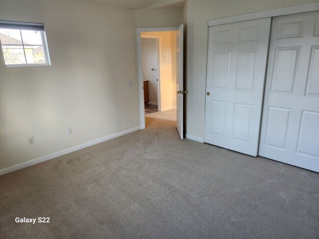Building Photo - Immaculate Two story,  1 Bedroom, 1 Bathroom, Condo, lots of light,  Close to everything!
