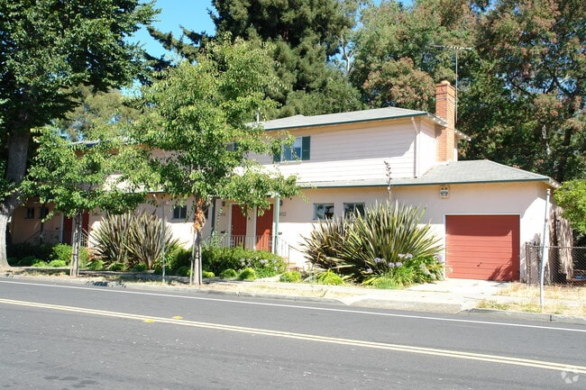 Primary Photo - 1002-1006 47th St