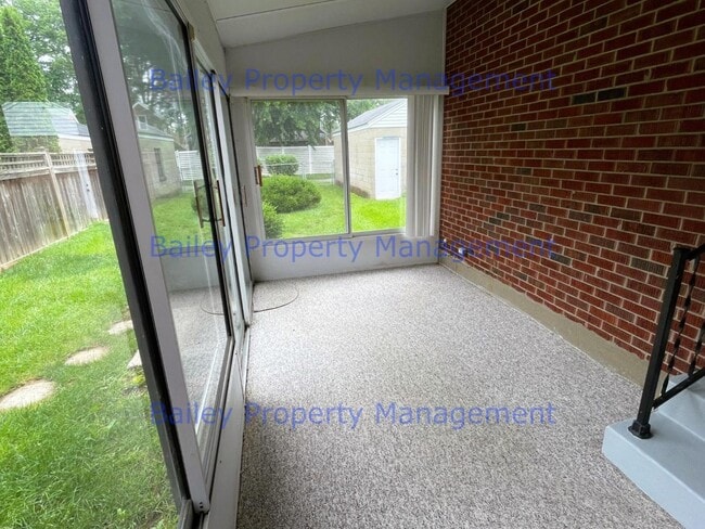 Building Photo - 215 McCready Ave