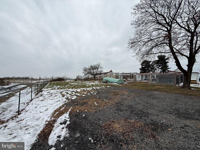 Building Photo - 937 Main St