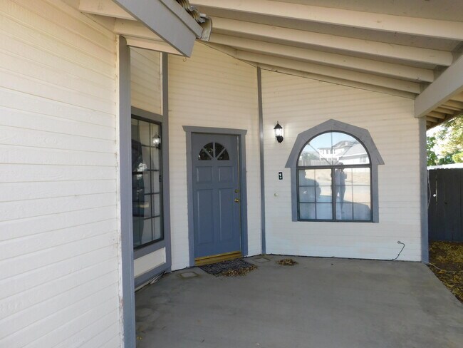 Building Photo - 21253 Windsong St