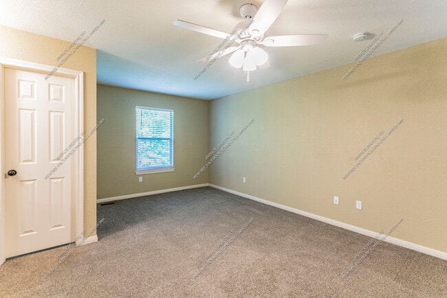 Building Photo - 1 Bedroom 2 Bath Available NOW