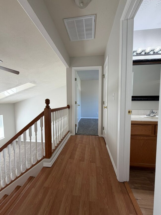 Building Photo - Great 4 bed 2 bath home with RV parking in...