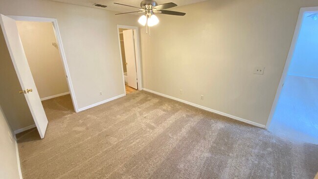 Building Photo - MOVE IN SPECIAL! 2br/2ba Tradewinds Condo ...