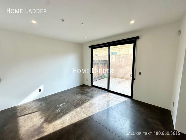 Building Photo - 620 N 4th Ave