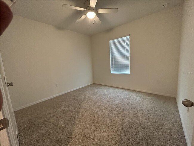 Building Photo - 4965 NE 14th Pl