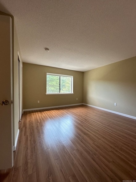 Building Photo - 2422 Harbor View Dr