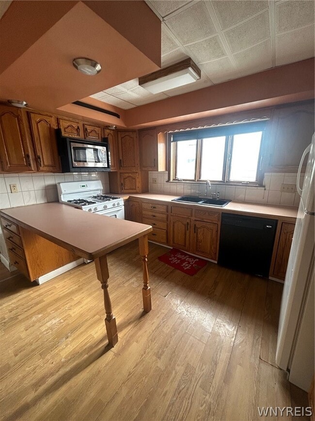 Building Photo - 34 Sandrock Rd