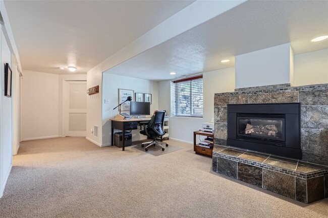 Building Photo - 1030 Popes Valley Dr