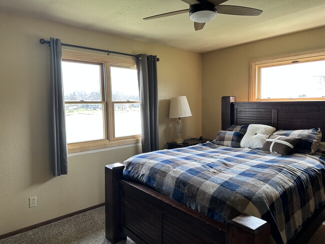 Building Photo - 2427 Mallard Dr