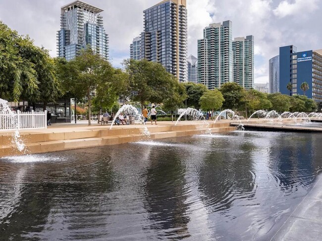 Building Photo - 425 W Beech