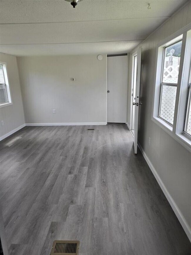 Building Photo - Adorable 1 bedroom 1 bath home