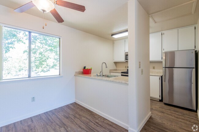 Building Photo - Sunflorin Village Apartments
