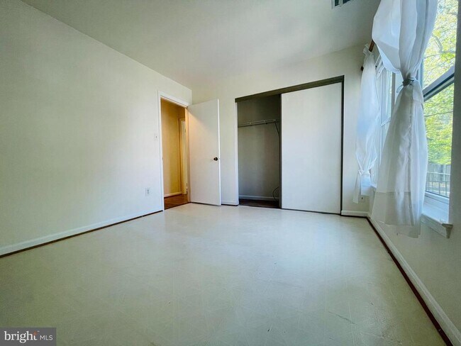 Building Photo - 7715 Lafayette Forest Dr