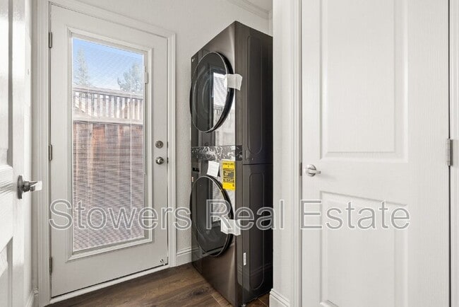 Building Photo - 144 Larkwood Cir