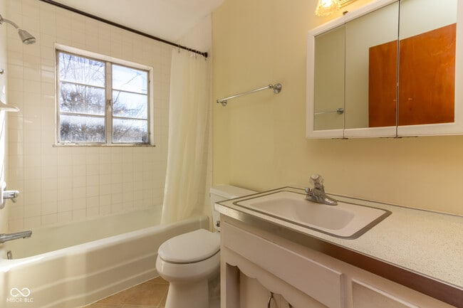 Building Photo - 701 Brewer Pl