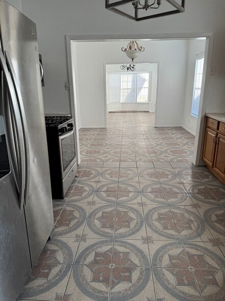 Building Photo - 1221 Delaware St