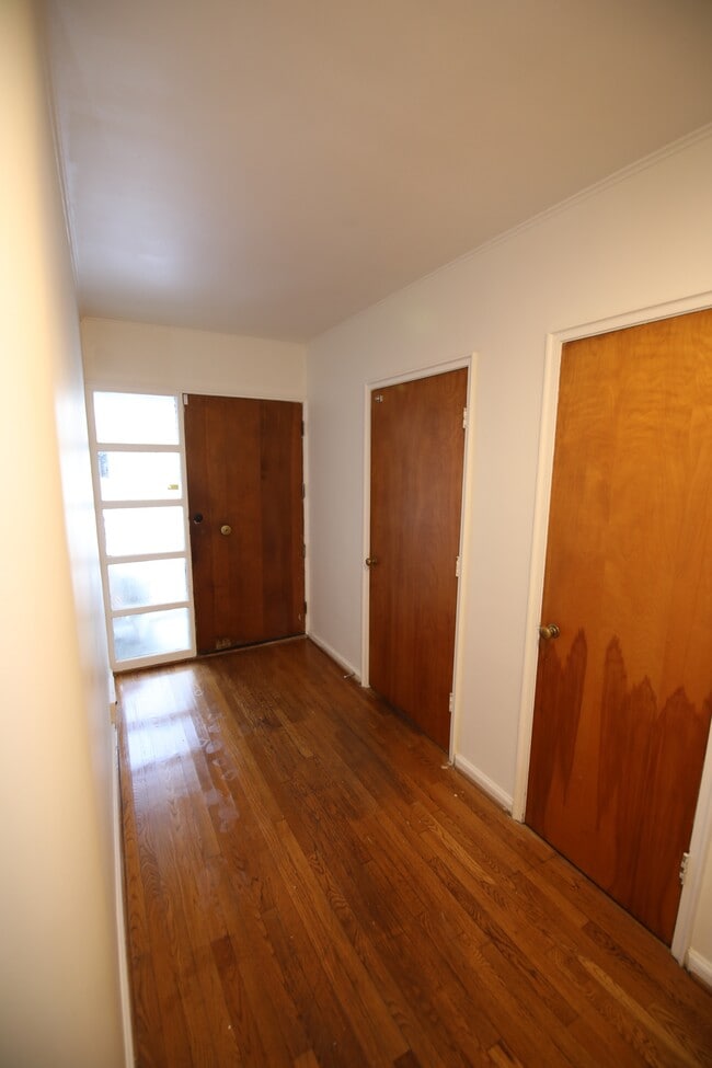 Building Photo - 3191 E Broad St