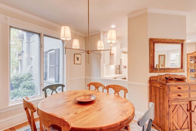 Building Photo - 2105 S Fillmore St