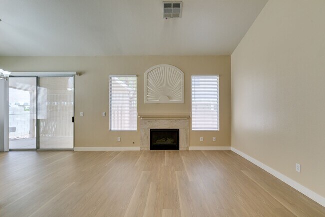 Building Photo - SW BEAUTY*2 BEDROOMS*OPEN FLOORPLAN*COMMUNITY POOL, GATED*CHECK THIS HOME OUT TODAY!