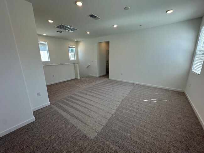 Building Photo - Stunning, Sun-Drenched 4BR + Loft Home in Lakeview – Loaded with Premium Upgrades!