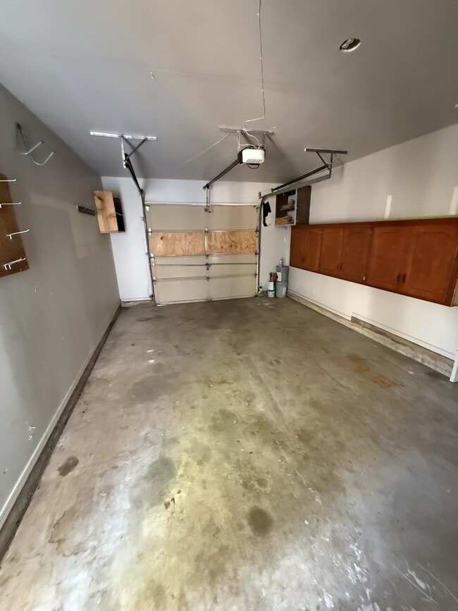 Building Photo - 507 Meadow Lake Dr