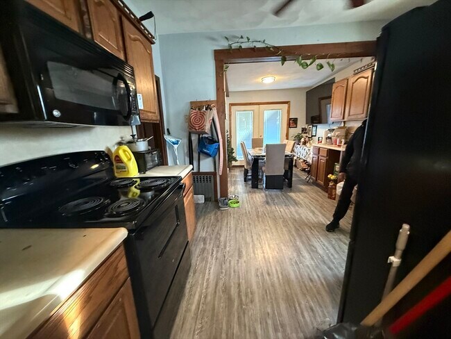 Building Photo - 11 Forrest St