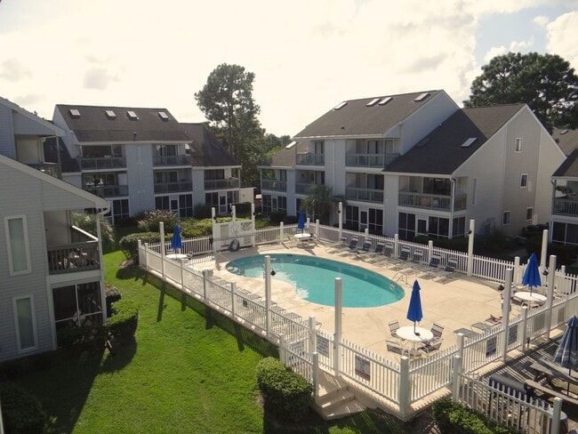 Building Photo - Beautifully Remodeled and Furnished Rental...