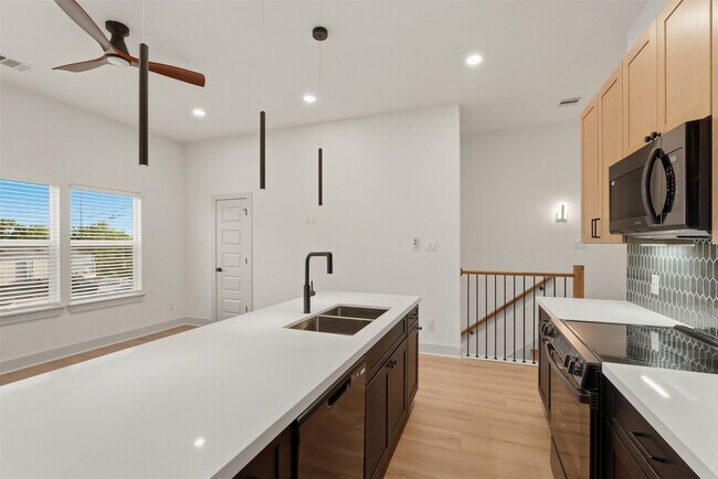 Building Photo - 9819 Turnbow St