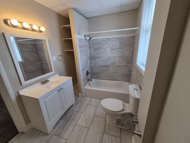 Building Photo - 132 Evergreen Ave