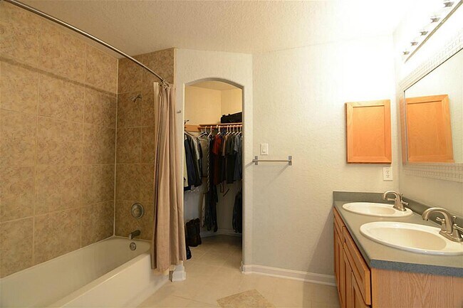 Building Photo - 21606 Glenbranch Dr