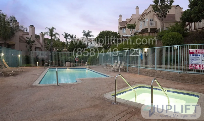 Building Photo - 2 Bed, 2.5 Bath condo w/ parking & pool!