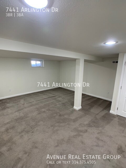 Building Photo - 7441 Arlington Dr