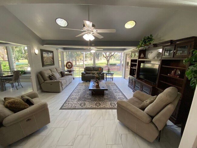 Building Photo - Spectacular ANNUAL LEASE, Fully Furnished ...