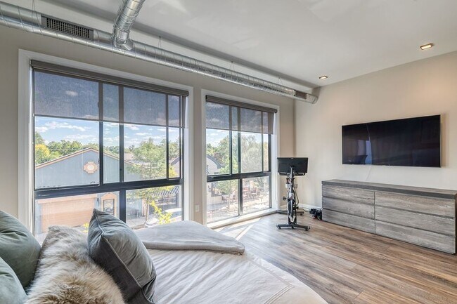 Building Photo - Stunning 1 Bed, 1 Bath Apartment in Downto...